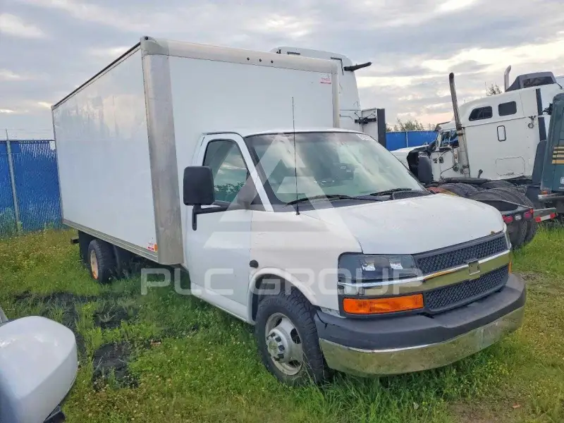 2017 Chevrolet Express фото