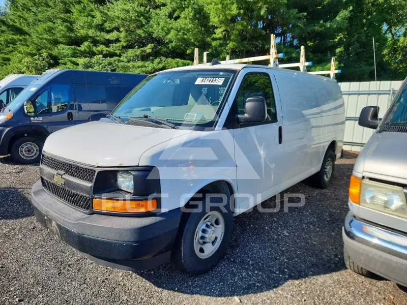2017 Chevrolet Express photo
