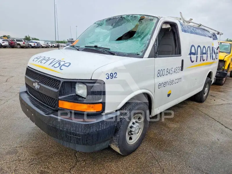 2017 Chevrolet Express фото