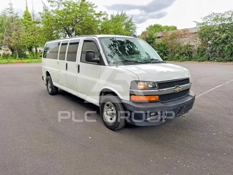 2017 Chevrolet Express фото