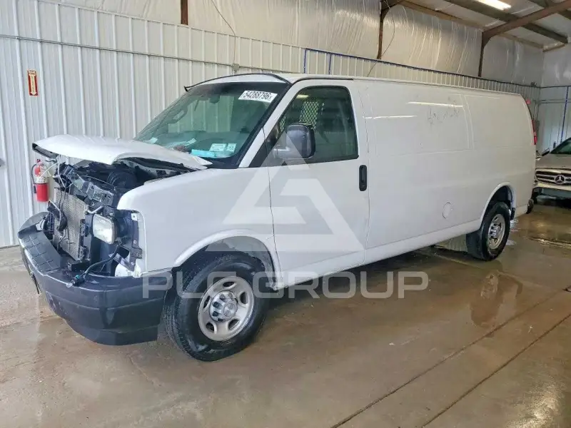 2017 Chevrolet Express photo