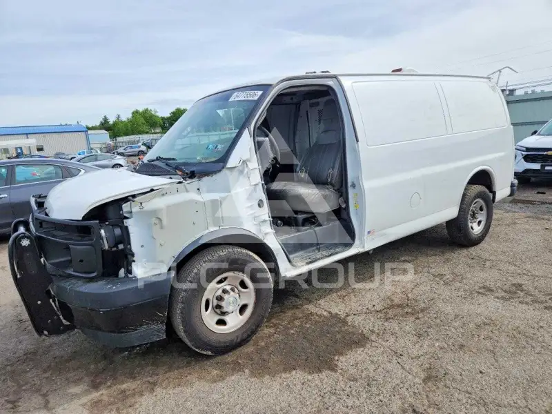 2017 Chevrolet Express фото