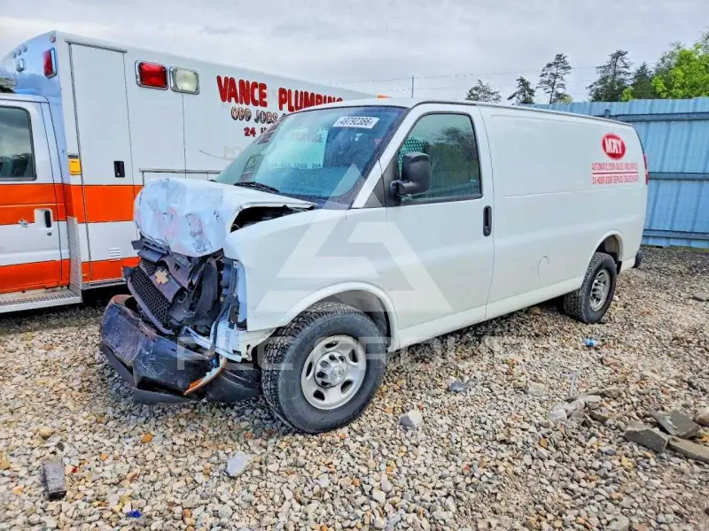 2017 Chevrolet Express photo