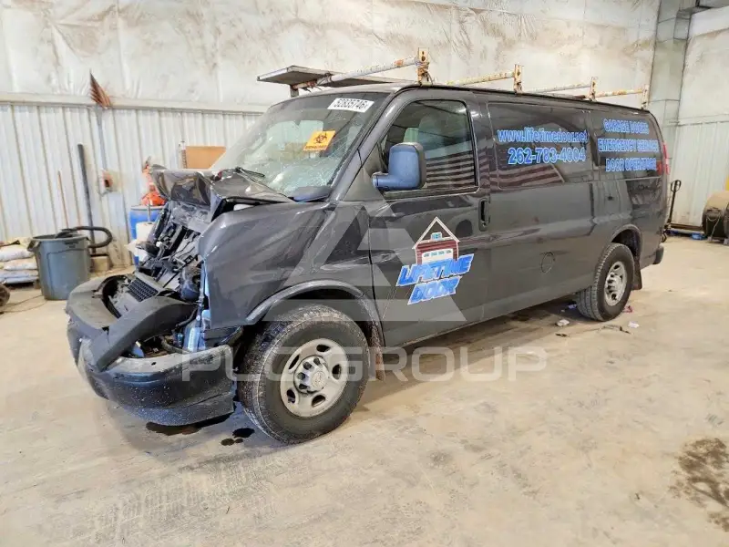 2017 Chevrolet Express photo