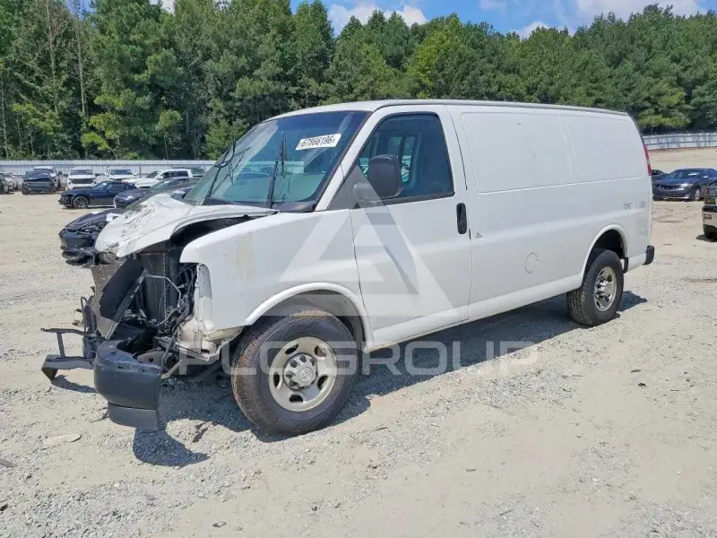 2017 Chevrolet Express photo