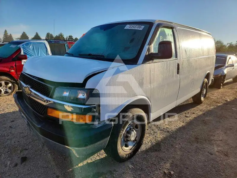 2017 Chevrolet Express photo
