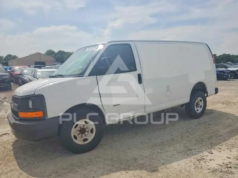 2017 Chevrolet Express фото