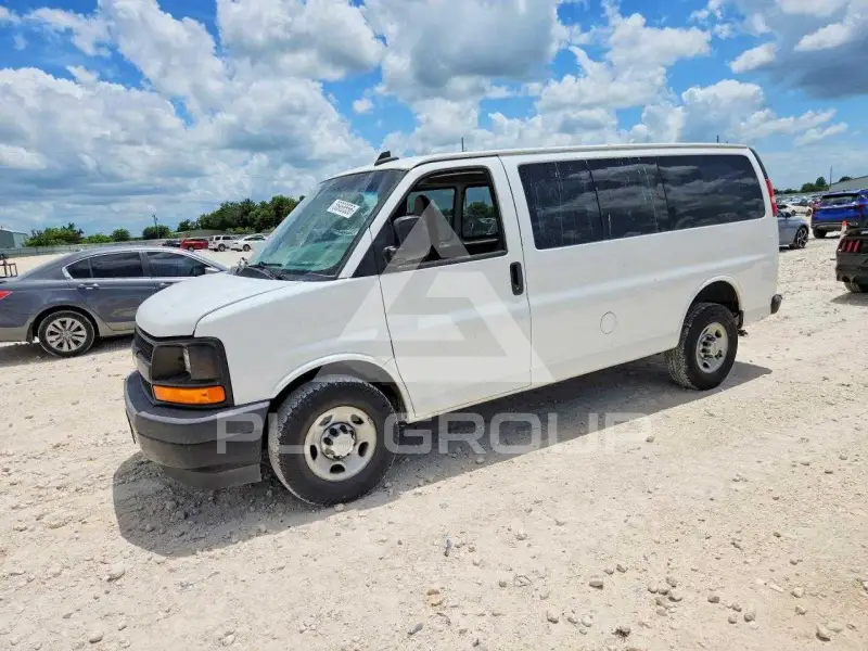 2017 Chevrolet Express фото