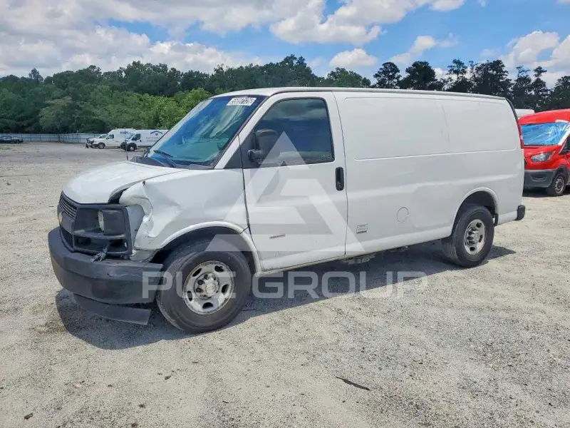 2017 Chevrolet Express photo