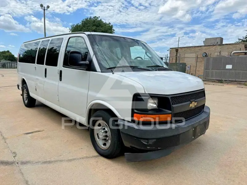 2017 Chevrolet Express photo