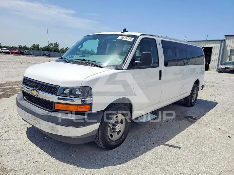 2017 Chevrolet Express photo