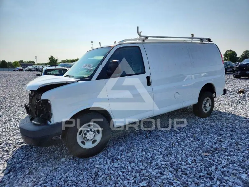2017 Chevrolet Express photo