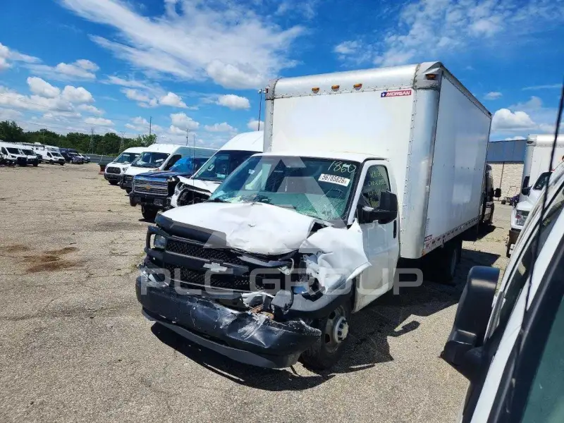 2017 Chevrolet Express фото
