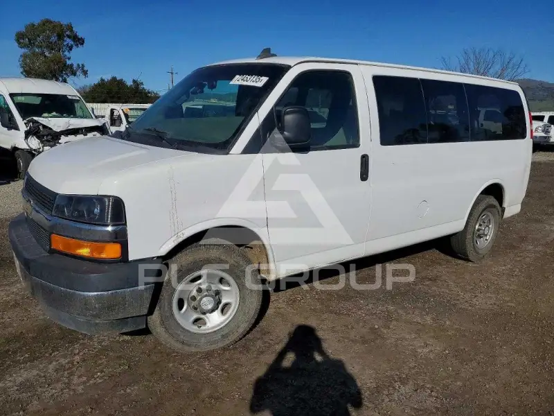 2017 Chevrolet Express photo