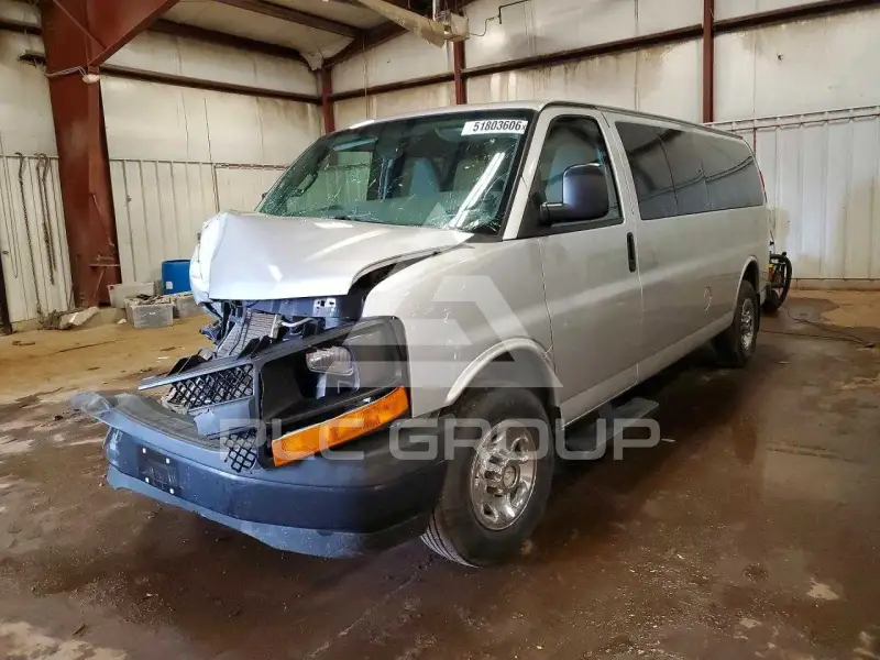 2017 Chevrolet Express photo