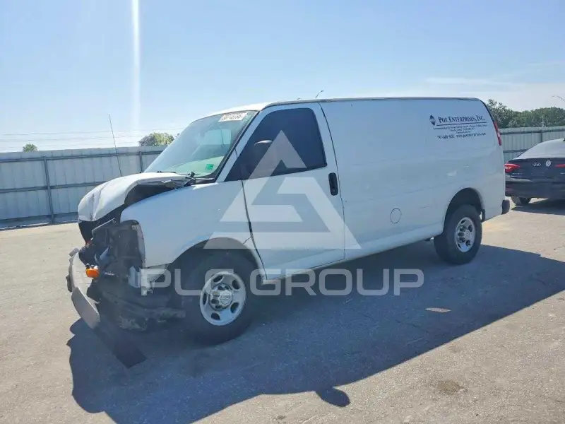2017 Chevrolet Express photo