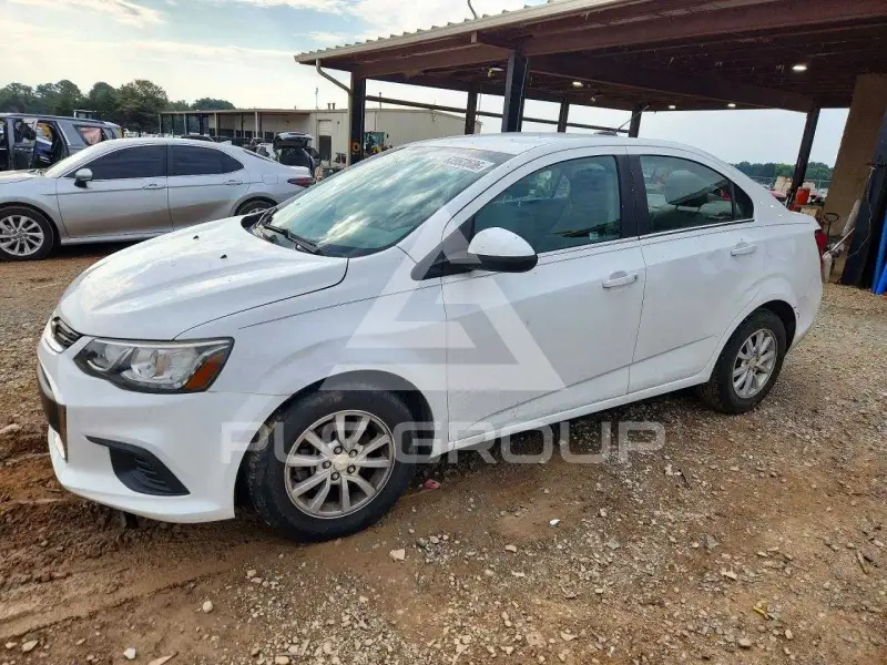 2017 Chevrolet Sonic фото