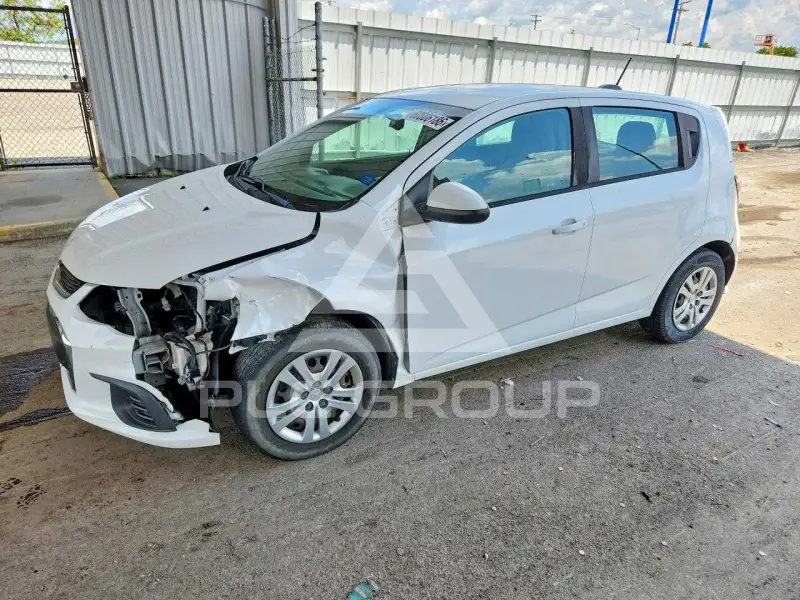 2017 Chevrolet Sonic фото