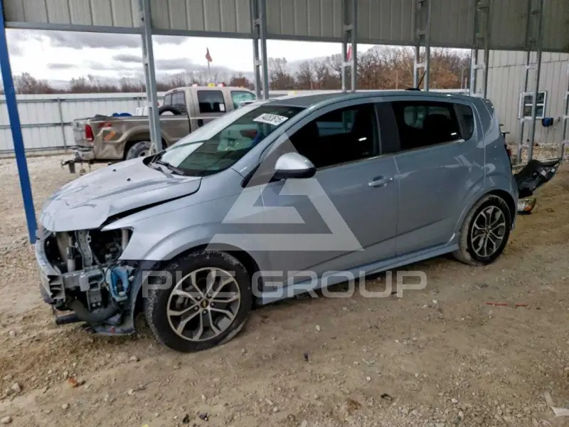 2017 Chevrolet Sonic фото