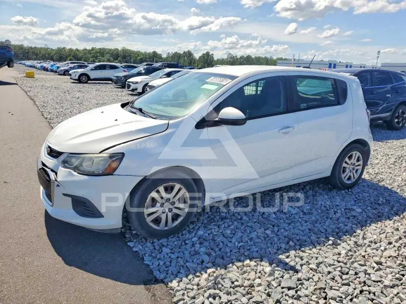 2017 Chevrolet Sonic фото