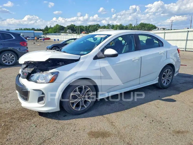 2017 Chevrolet Sonic фото