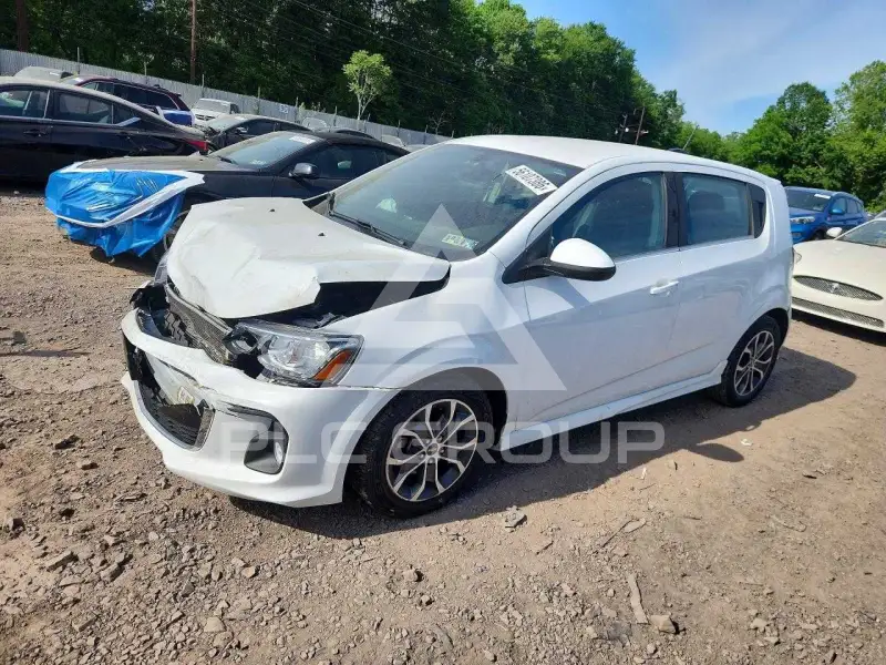 2017 Chevrolet Sonic фото