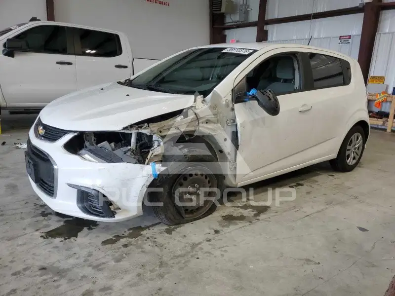 2017 Chevrolet Sonic фото
