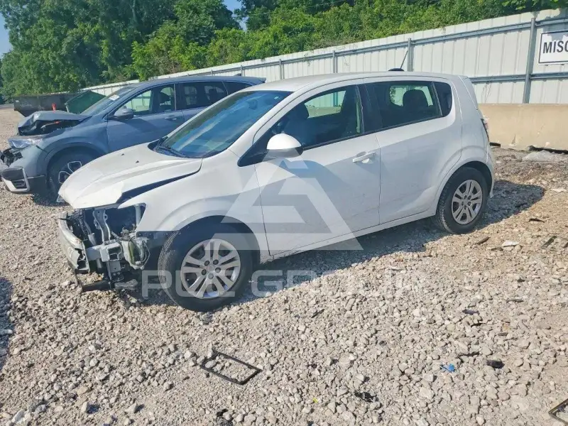 2017 Chevrolet Sonic фото
