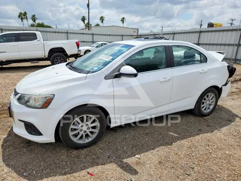 2017 Chevrolet Sonic photo