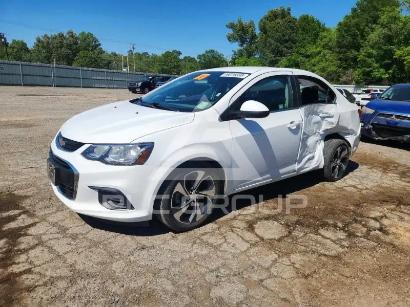 2017 Chevrolet Sonic photo