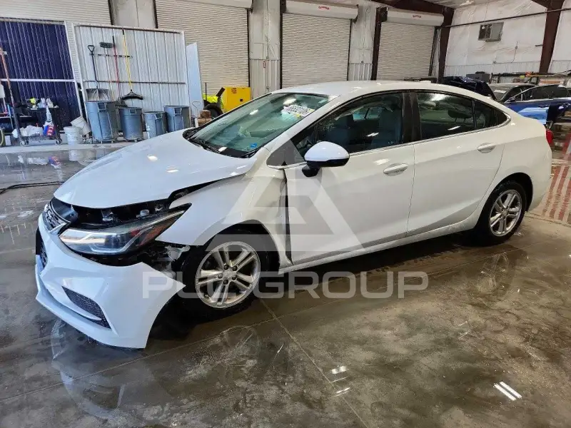 2017 Chevrolet Cruze photo
