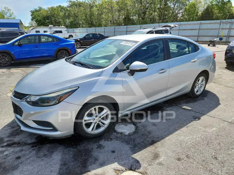 2017 Chevrolet Cruze photo