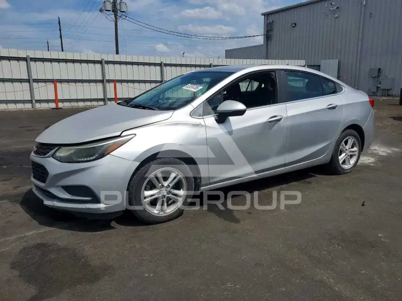 2017 Chevrolet Cruze photo