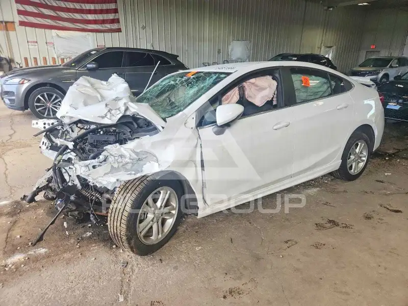 2017 Chevrolet Cruze photo