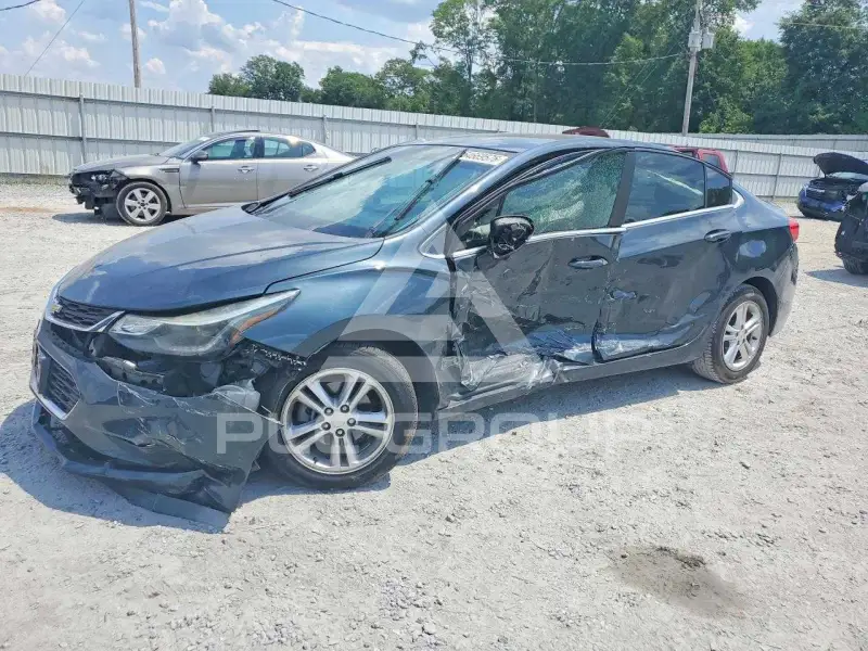 2017 Chevrolet Cruze photo