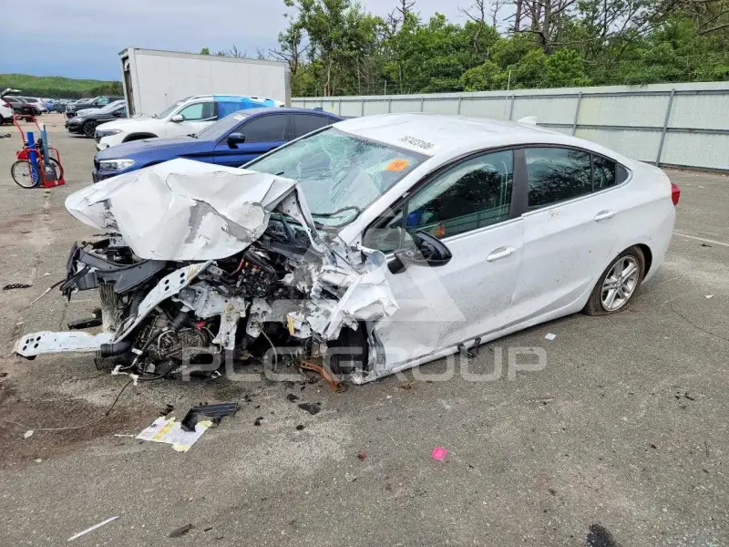 2017 Chevrolet Cruze photo