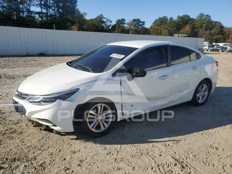 2017 Chevrolet Cruze photo