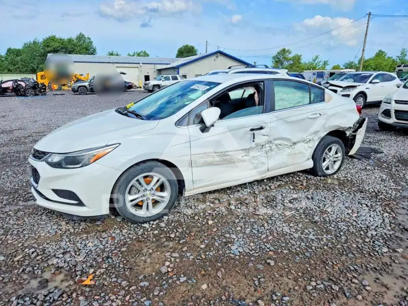 2017 Chevrolet Cruze photo