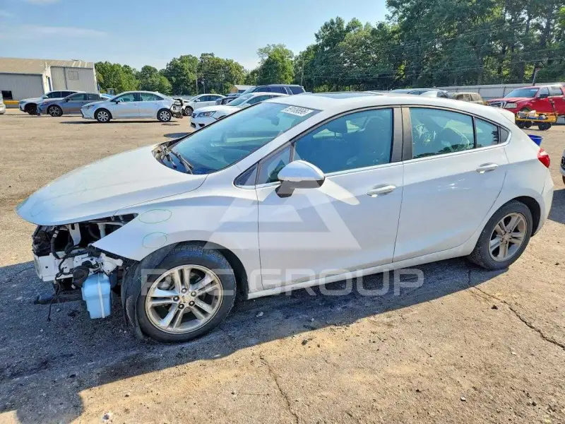 2017 Chevrolet Cruze photo