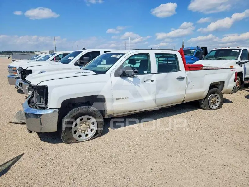 2017 Chevrolet Silverado photo