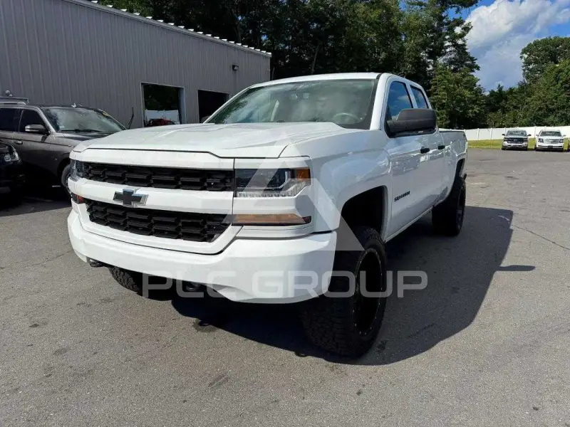 2017 Chevrolet Silverado photo
