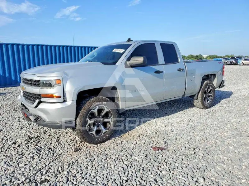 2017 Chevrolet Silverado photo