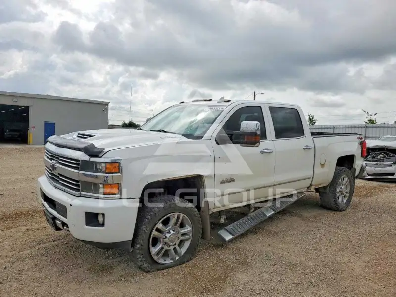2017 Chevrolet Silverado фото