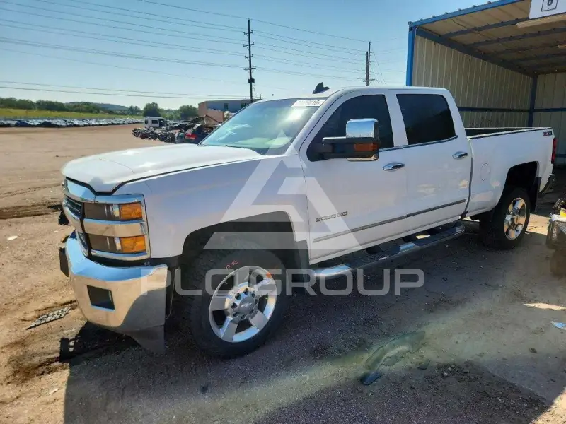 2017 Chevrolet Silverado фото
