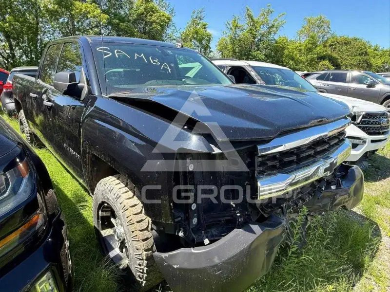 2017 Chevrolet Silverado photo