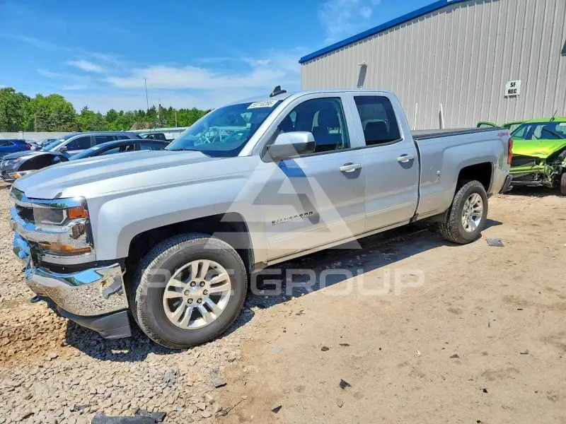 2017 Chevrolet Silverado photo