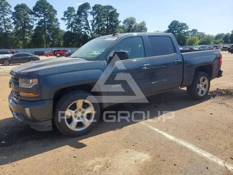 2017 Chevrolet Silverado photo