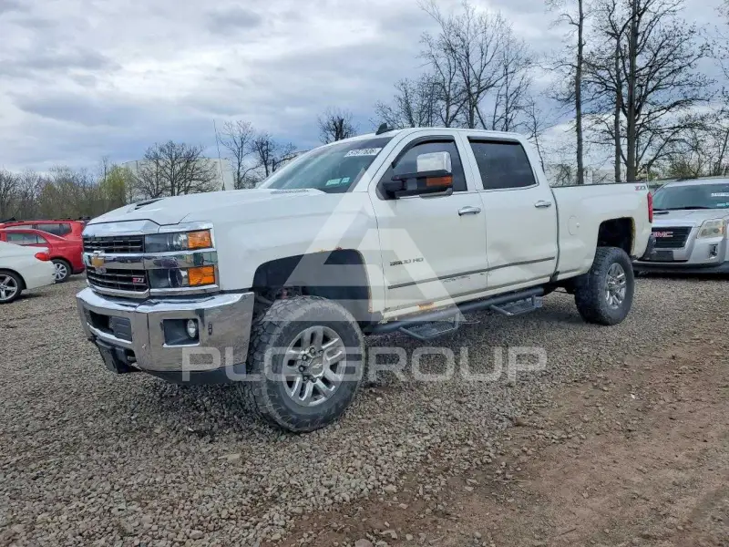 2017 Chevrolet Silverado фото