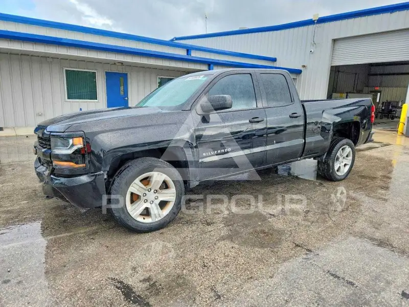 2017 Chevrolet Silverado photo