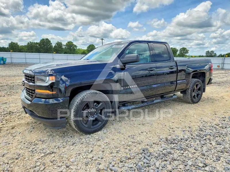 2017 Chevrolet Silverado photo